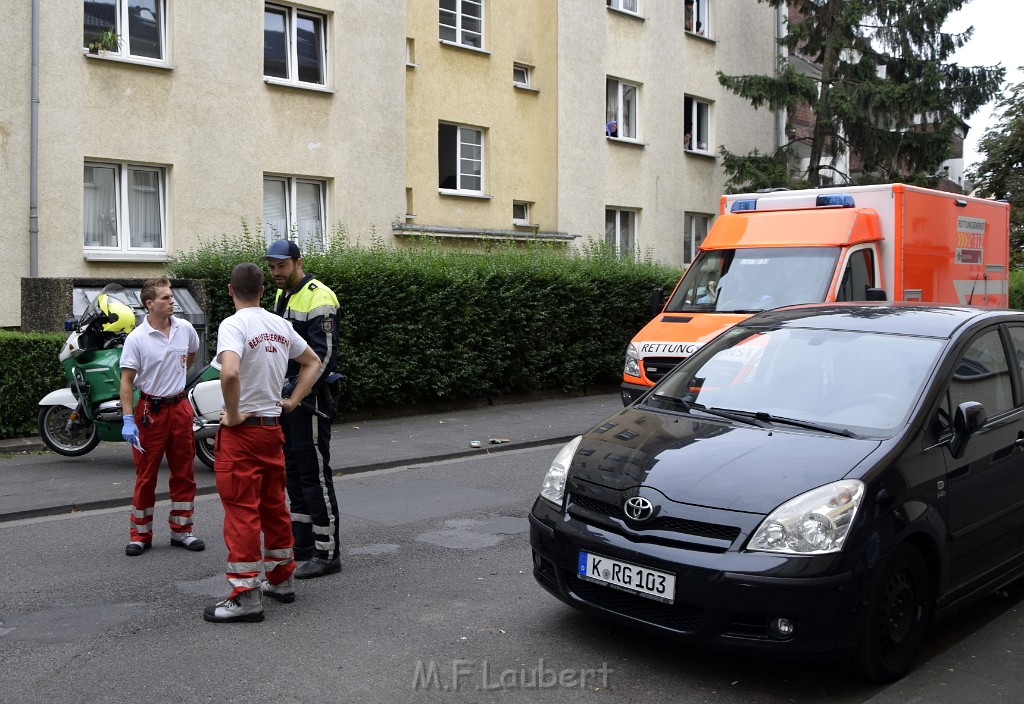 Kleinkind aus Fenster gefallen Köln Vingst Rothenburgerstr P17.JPG - Miklos Laubert